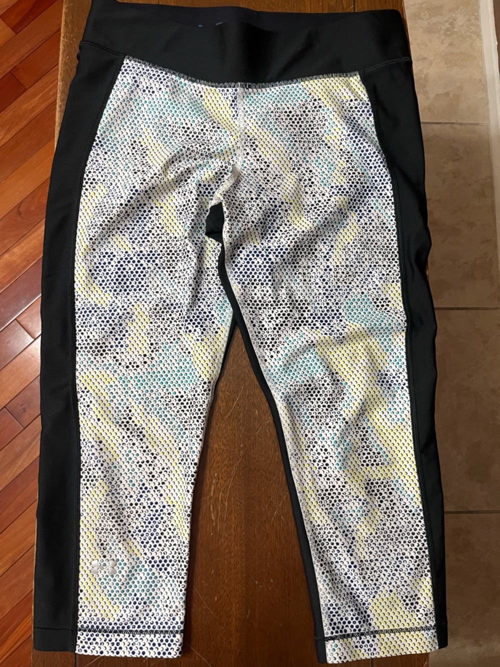 Women’s Under Armour Black performance capris